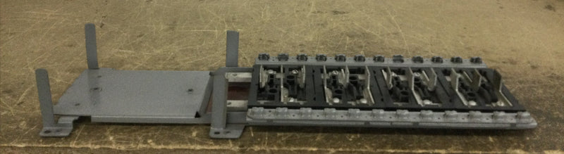ITE 200 Amp 12 Space/24 Circuit 120/240 VAC Main Load Center Guts Only 6" X 21"