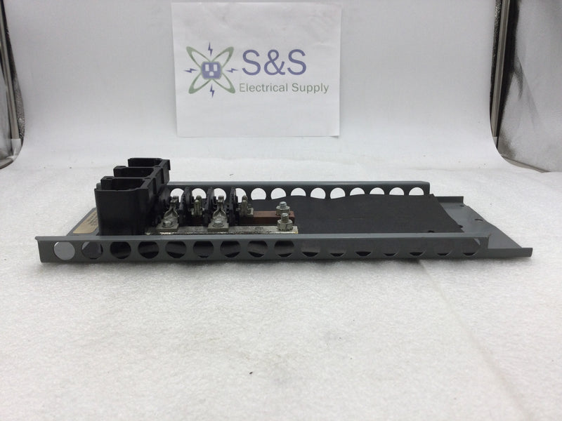 Cutler-Hammer CH8DM200LR 4 Space/8 Circuit 200 Amp 120/240 VAC Main Load Center Guts Only 6" X 14"