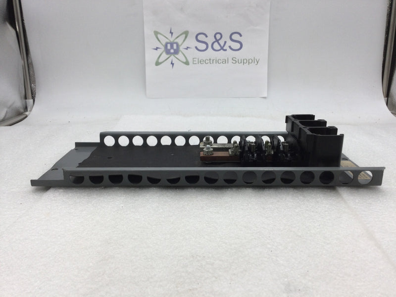 Cutler-Hammer CH8DM200LR 4 Space/8 Circuit 200 Amp 120/240 VAC Main Load Center Guts Only 6" X 14"