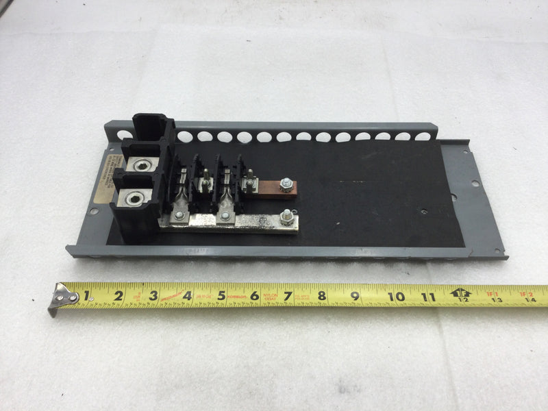 Cutler-Hammer CH8DM200LR 4 Space/8 Circuit 200 Amp 120/240 VAC Main Load Center Guts Only 6" X 14"