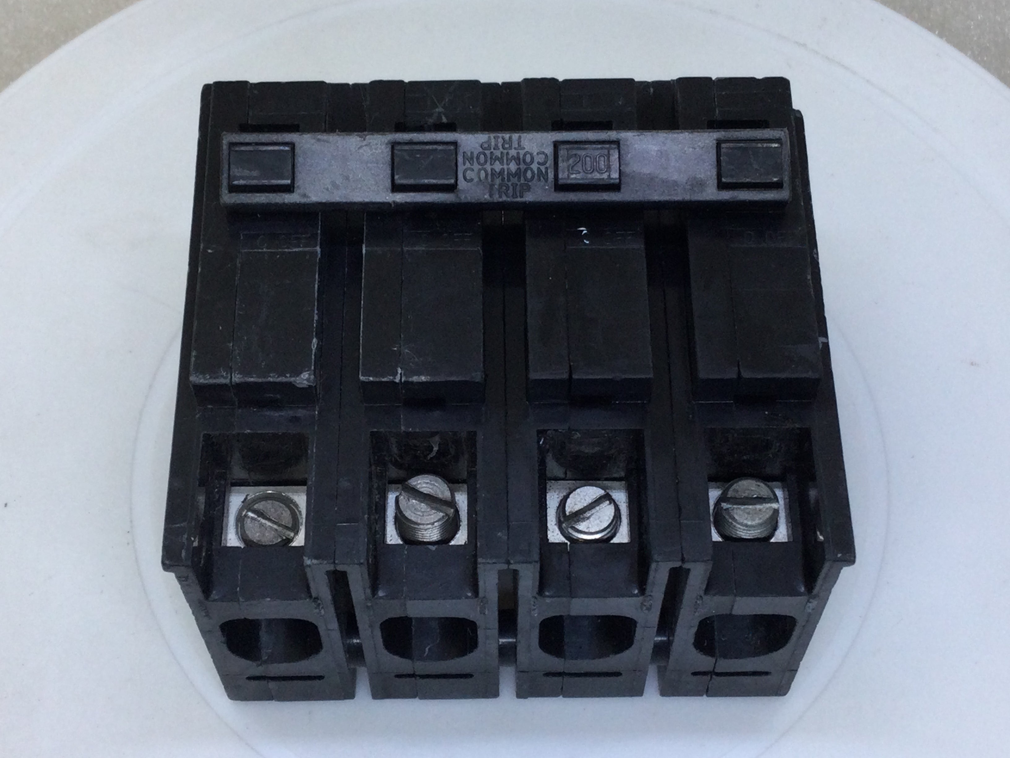 Square D HOM2200 200 Amp 4 Pole 120/240V Main Circuit Breaker - Cosmet