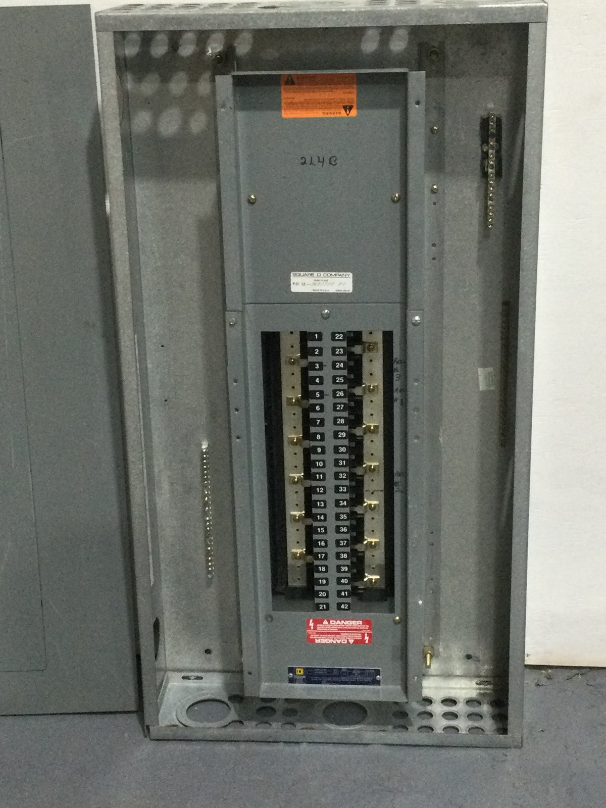 Square D 225A 208Y/120VAC 3Ph 4 Wire Series E2 MLO Type QOB Panel Boar