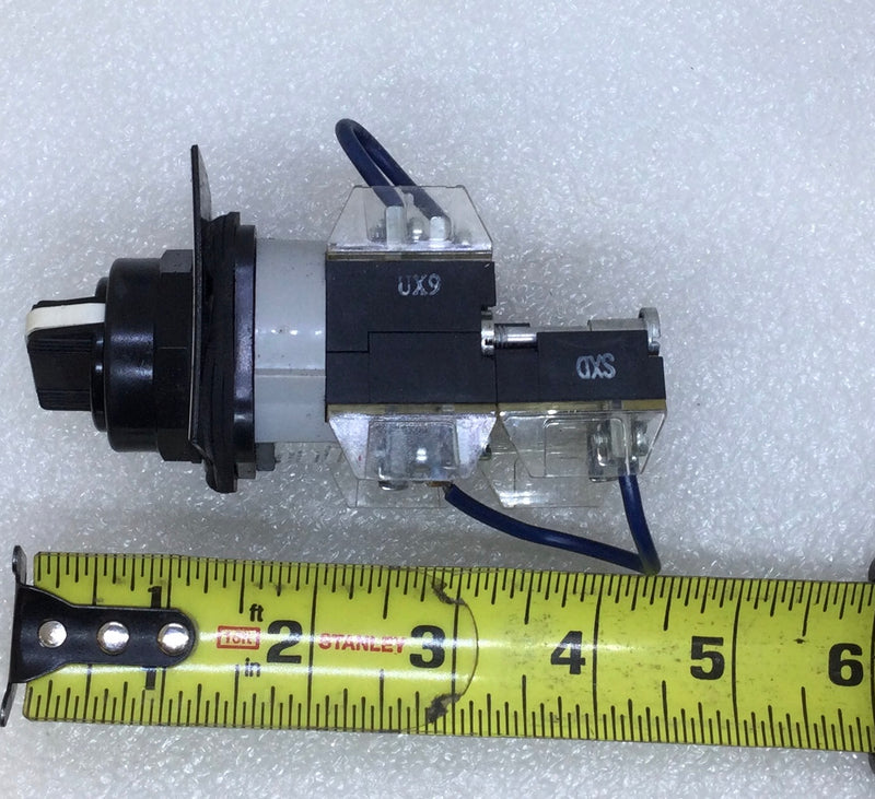 Allen-Bradley 800H-NR2KF4 600 V Series F Selector Switch