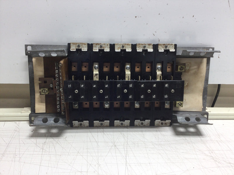 Westinghouse 200 Amp 3 Phase 10 Space/20 Circuit Load Center Guts Only 8" X 18"