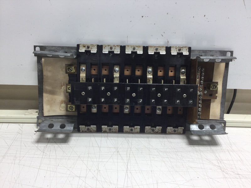 Westinghouse 200 Amp 3 Phase 10 Space/20 Circuit Load Center Guts Only 8" X 18"