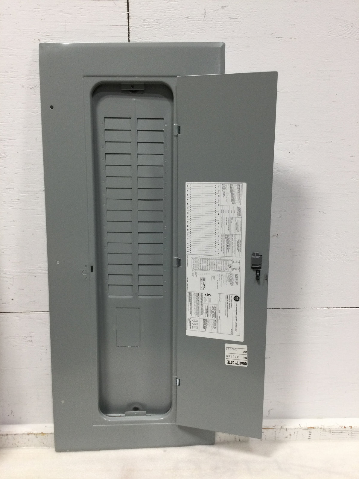 Eaton Corporation Br2020B100 Centre de charge installé du disjoncteur Eaton Corporation Br2020B100 Centre de charge installé du disjoncteur