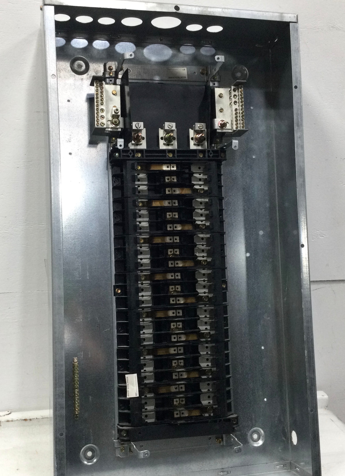 GE/General Electric AEF3421MBX 42 Space 125 Amp 3PH 277/480V Panelboar