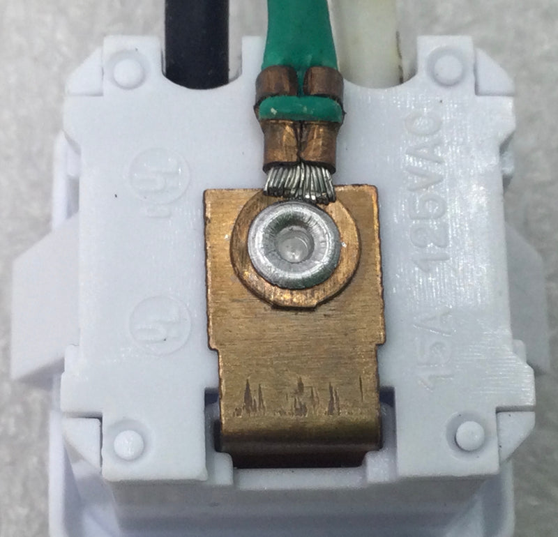 Leviton E95866 15 Amp 125V 3 Prong Snap-In Receptacle Outlet