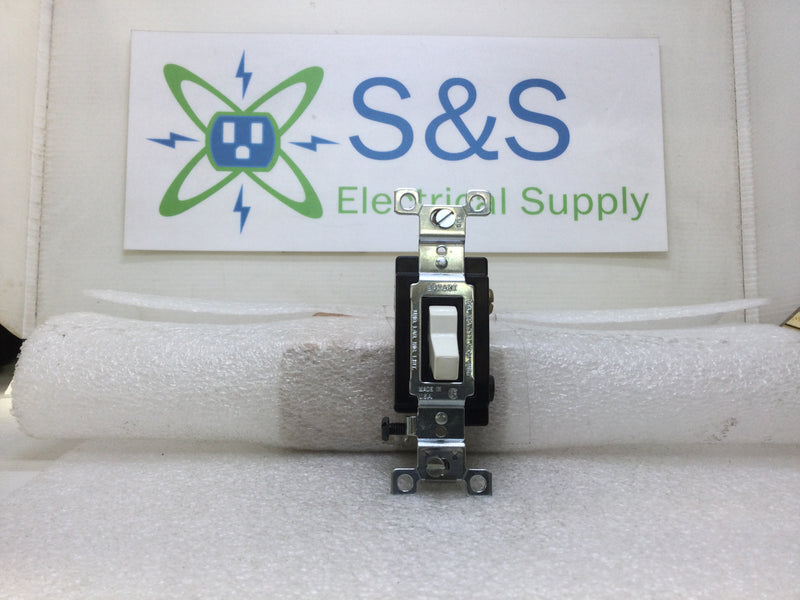 Bryant Electric White 3-Way Switch 15 Amp 120-277 VAC