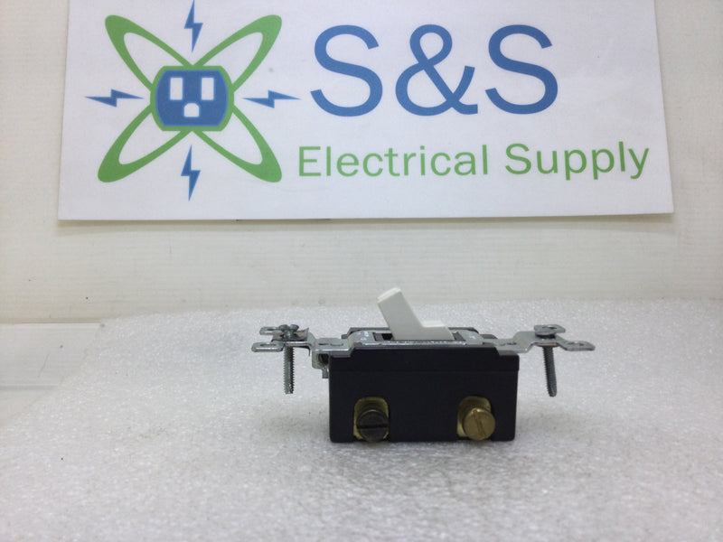 Bryant Electric White 3-Way Switch 15 Amp 120-277 VAC