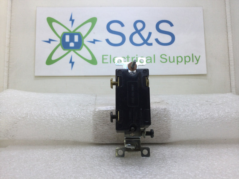 Bryant Electric White 3-Way Switch 15 Amp 120-277 VAC