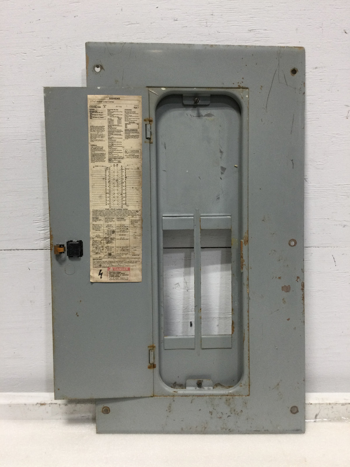 Siemens/ITE G2040ML1200 20 Space 40 Circuit 200 Amp 120/240V Cover/Doo