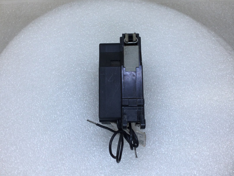 Cutler Hammer CH120 20 Amp 1 Pole 120/240V Breaker w/Shunt Trip - Plastic Foot