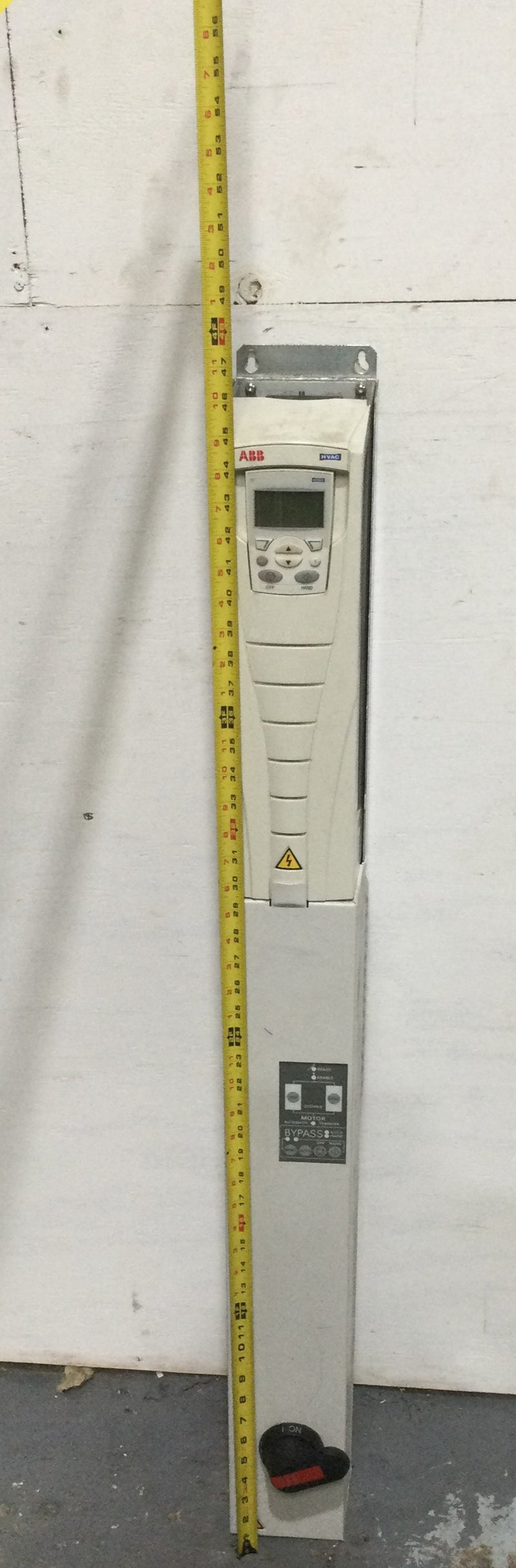 ABB ACH550-VC-023A-4 HVAC Driver 3 PH 48-63HZ 380-480 VAC 23 Amp 47.5" x 5"