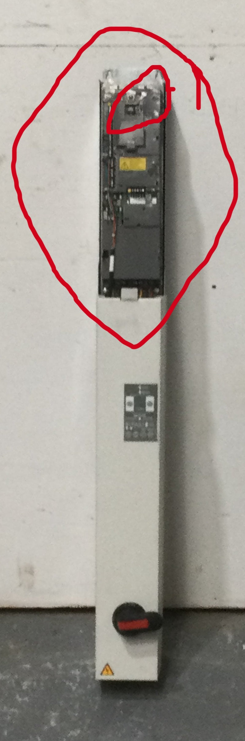 ABB ACH550-VC-023A-4 HVAC Driver 3 PH 48-63HZ 380-480 VAC 23 Amp 47.5" x 5"