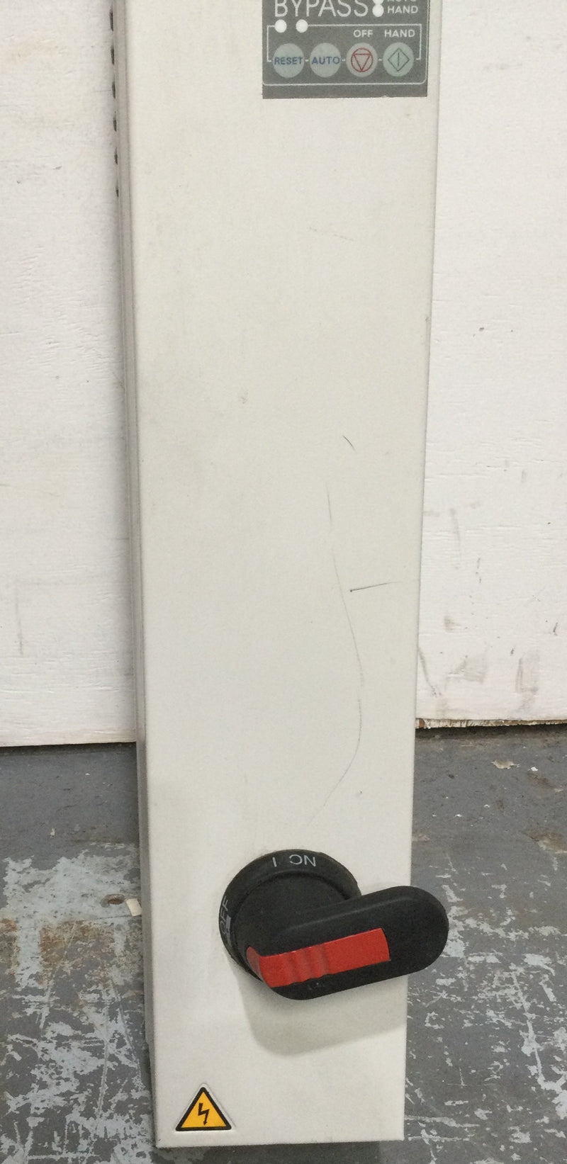 ABB ACH550-VC-023A-4 HVAC Driver 3 PH 48-63HZ 380-480 VAC 23 Amp 47.5" x 5"