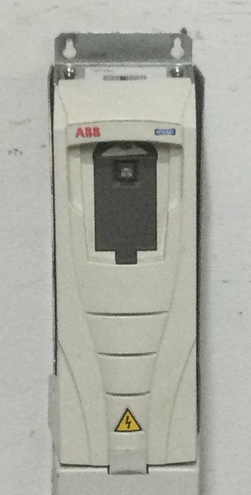 ABB ACH550-VC-06A9-4 HVAC Driver 3 HP 3 PH 48-63HZ 380-480 VAC 42.5" x 5"