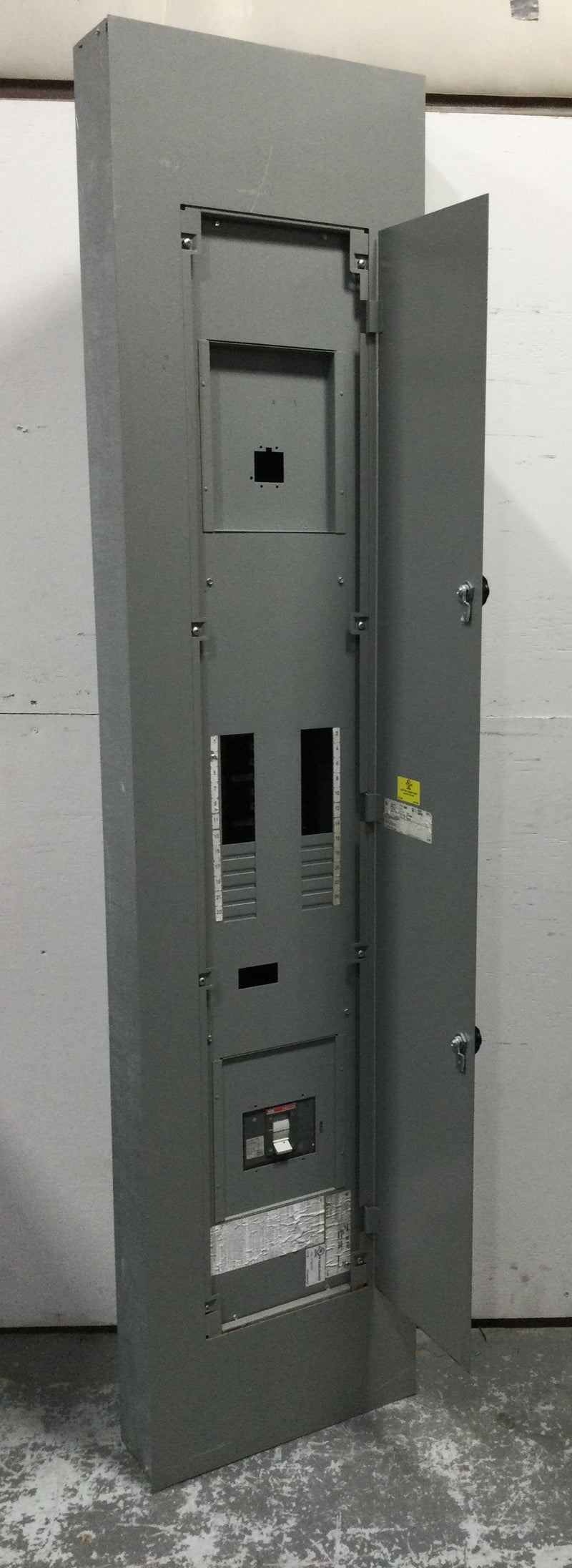 GE/General Electric AEF3244KBX 400 Amp 600V 3P/4WA 24 Space Panelboard