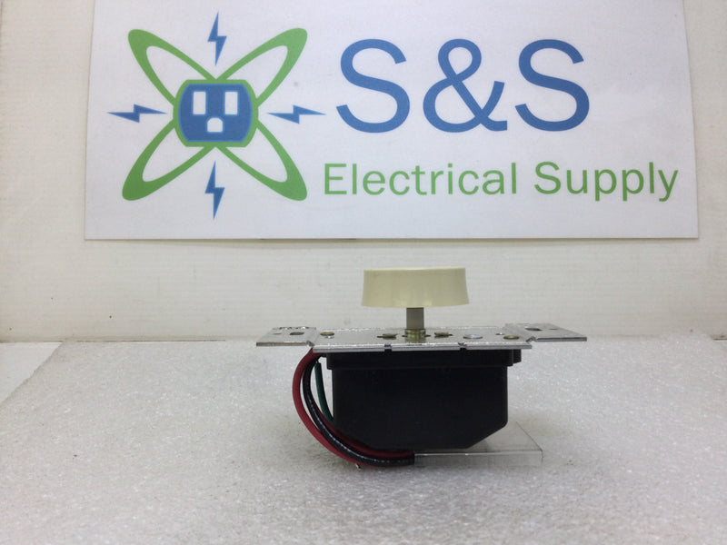 Lutron D-603PH-IV Push On/Off 3-Way Dimmer 600 Watt 120 VAC in Ivory