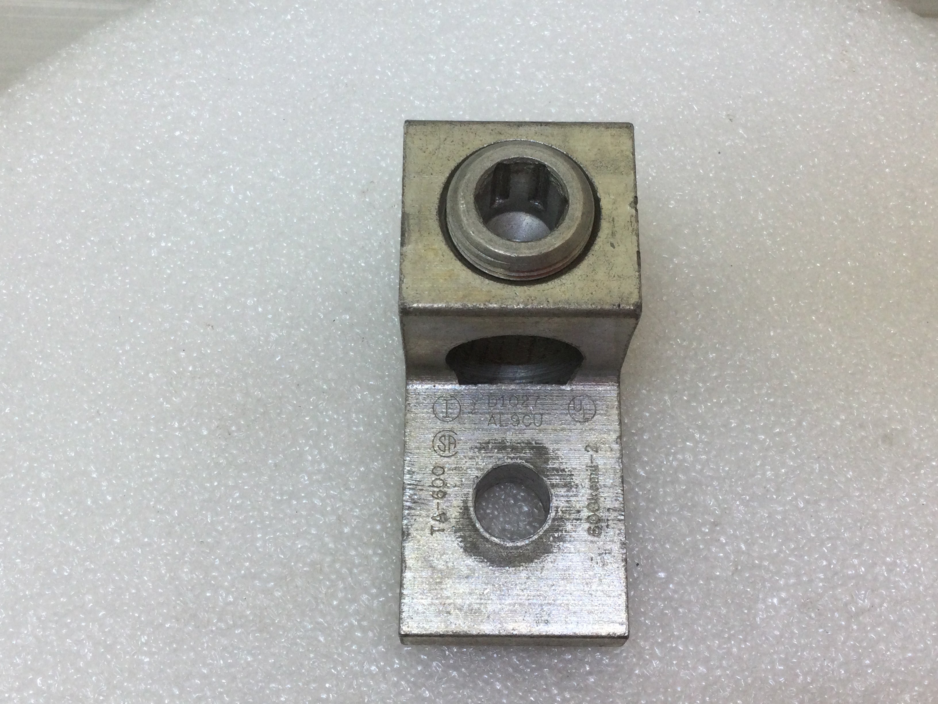 Ilsco D1027 TA-600 600Kcmil-2 AL9CU Aluminum Mechanical Lug 1/2