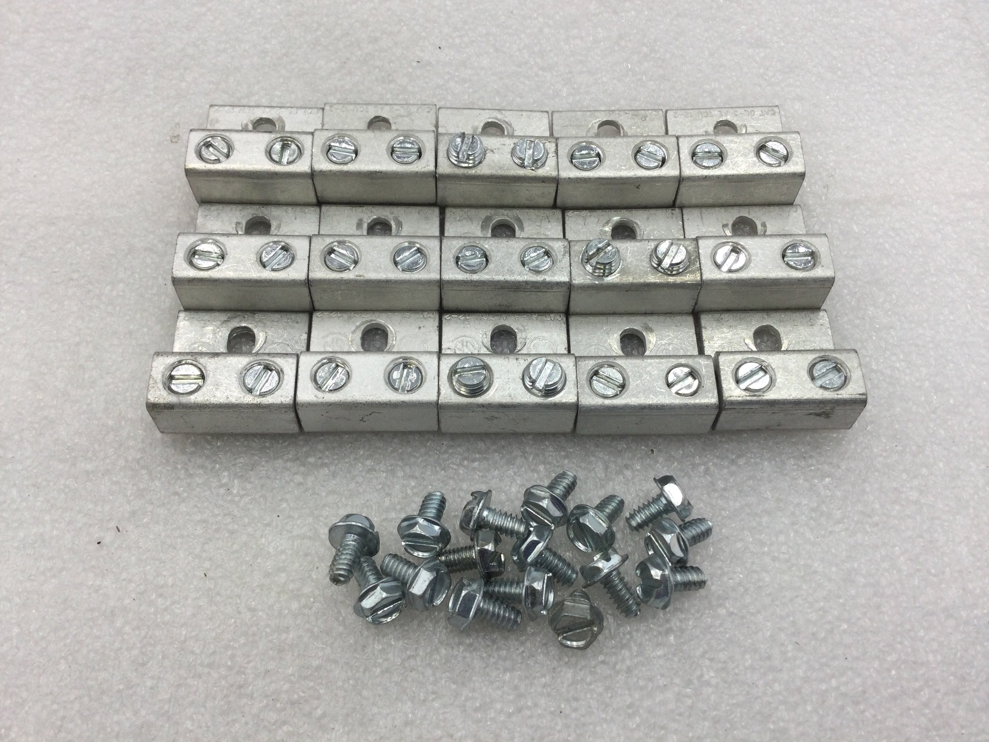 Lot of 15 GE General Electric GL-3 Neutral/Ground 2 Terminal Lug with