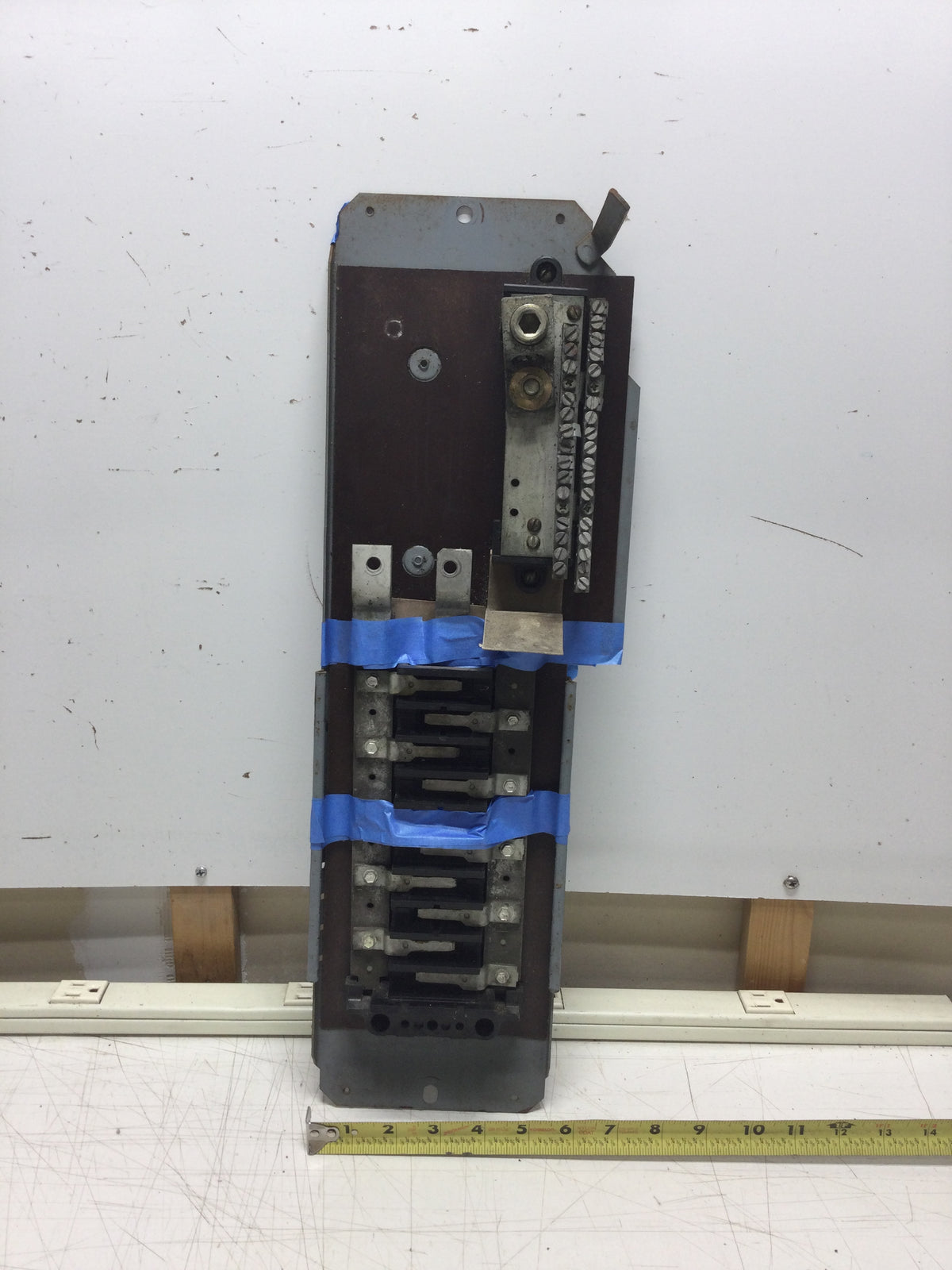 Square D QON-20M-150 150 Amp 10 Space 120/240 VAC Load Center Guts Onl