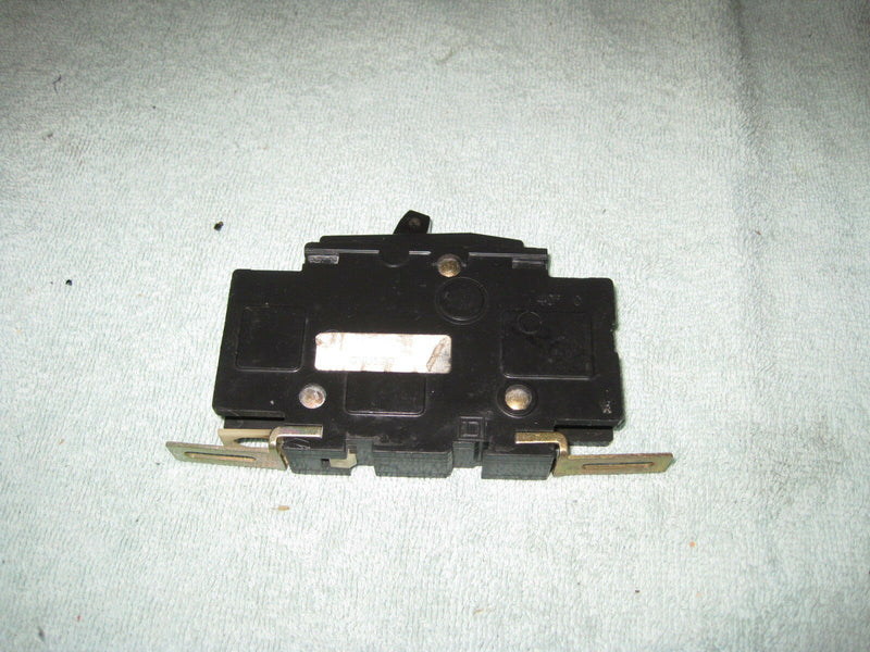 Square D Qyu120 Circuit Breaker 277v 20a 1p  With Mounting Brackets