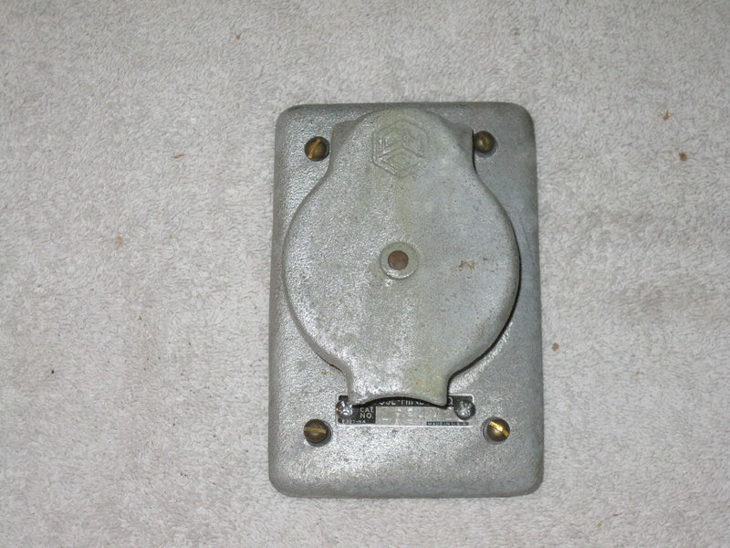 Crouse Hinds Ds 84 M2 Series Cast Weatherproof Round Outlet Cover With Outlet