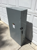 Square D Du325 Safety Disconnect Switch, Non-Fusible, 400a, 240v, 3pole, Nema 1