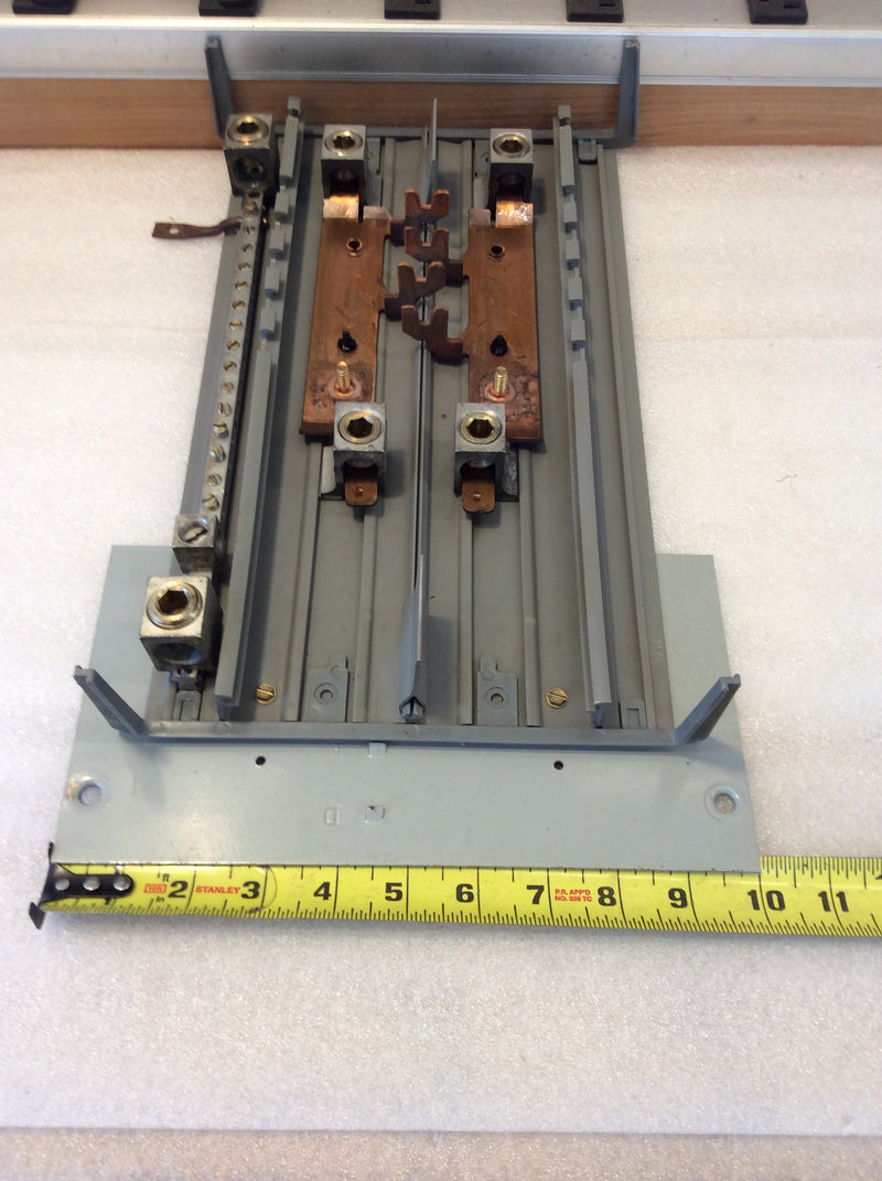 Siemens/ITE 4 Space 8 Circuit 200A 120/240VAC Type Q Circuit Breaker Interior (Guts Only)
