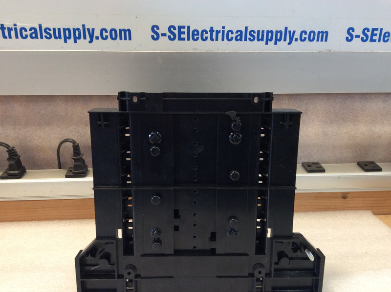General Electric TL820 4 Space 8 Circuit 200A 120/240VAC MLO Circuit Breaker Interior (Guts Only)