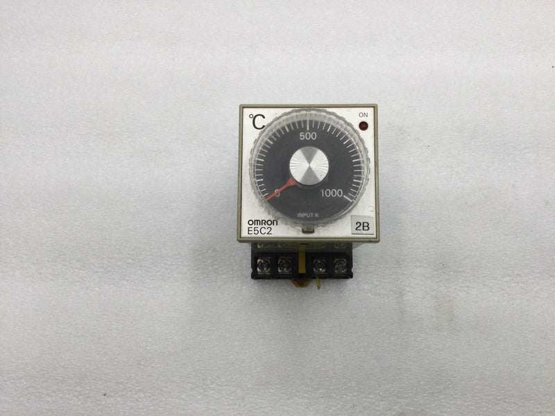 Omron E5C2-R20K 3 Amp 250Vac Temperature Controller w/P2CF-08 Omron Socket