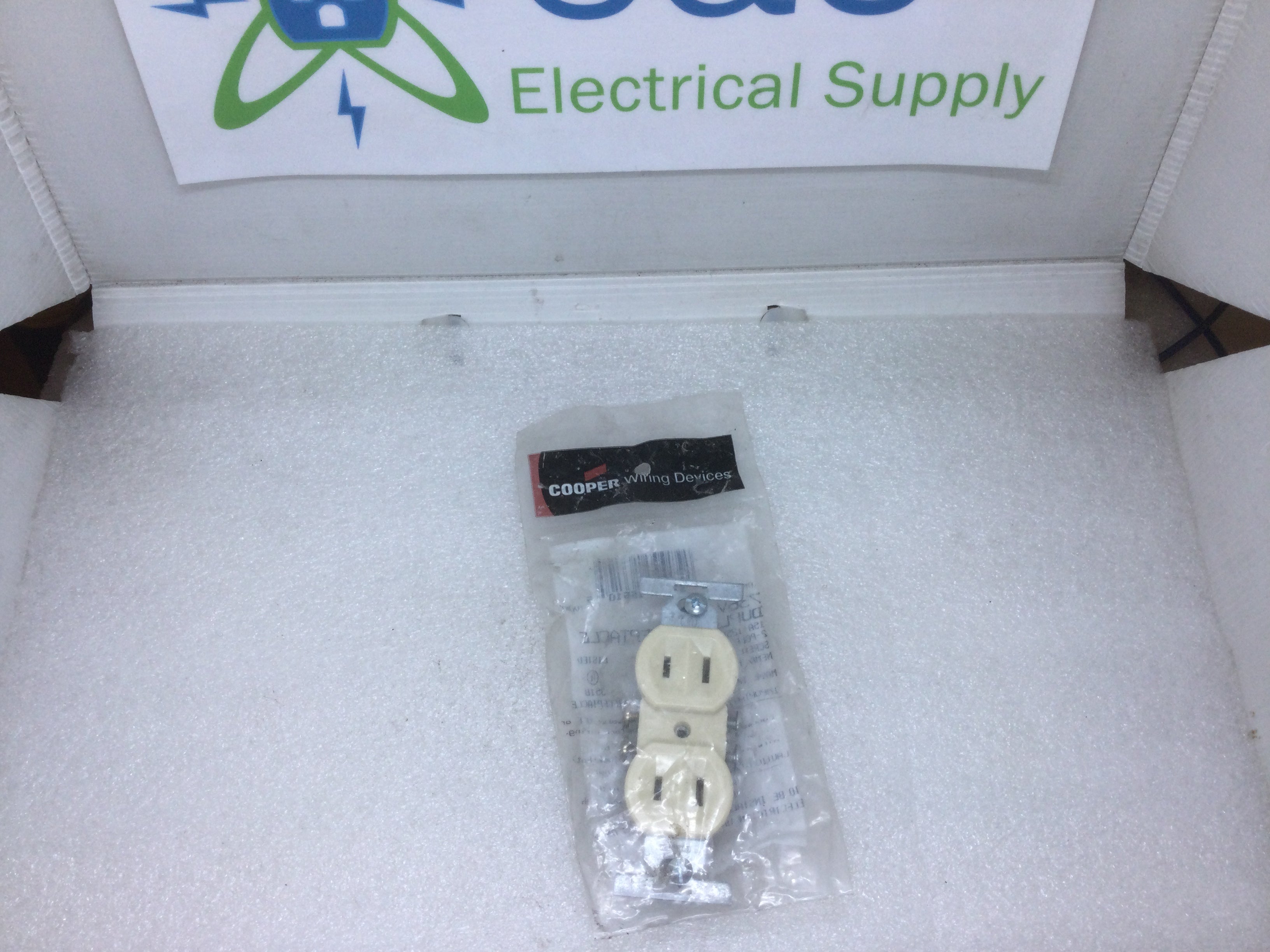 Cooper Wiring 736V-Box 2 Pole 2 Wire 15A 125VAC Nema 1-15R Ivory Duple