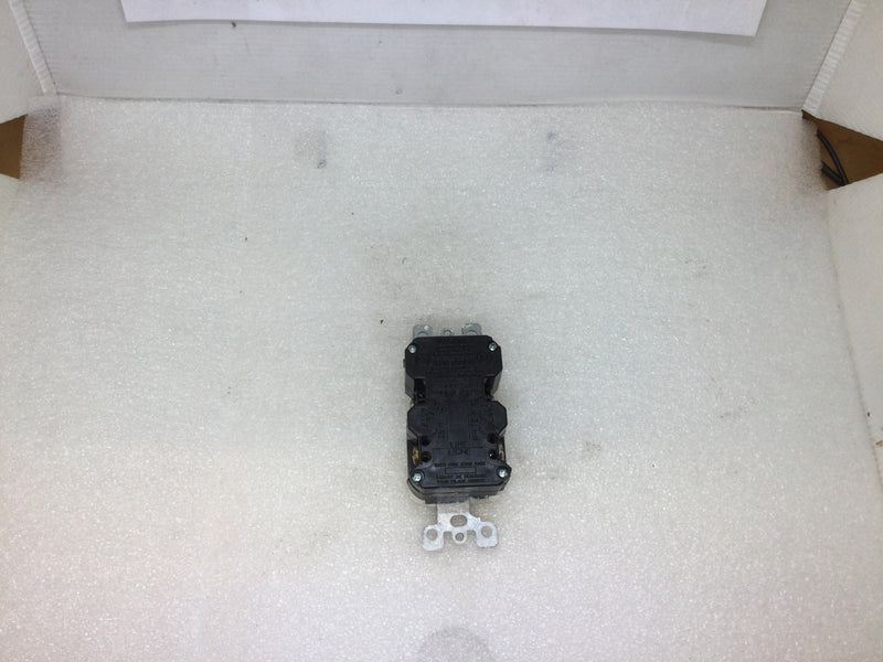 Leviton R12-GFNT2-0RW 20A 120VAC GFCI Protected Duplex Receptacle Decora Style