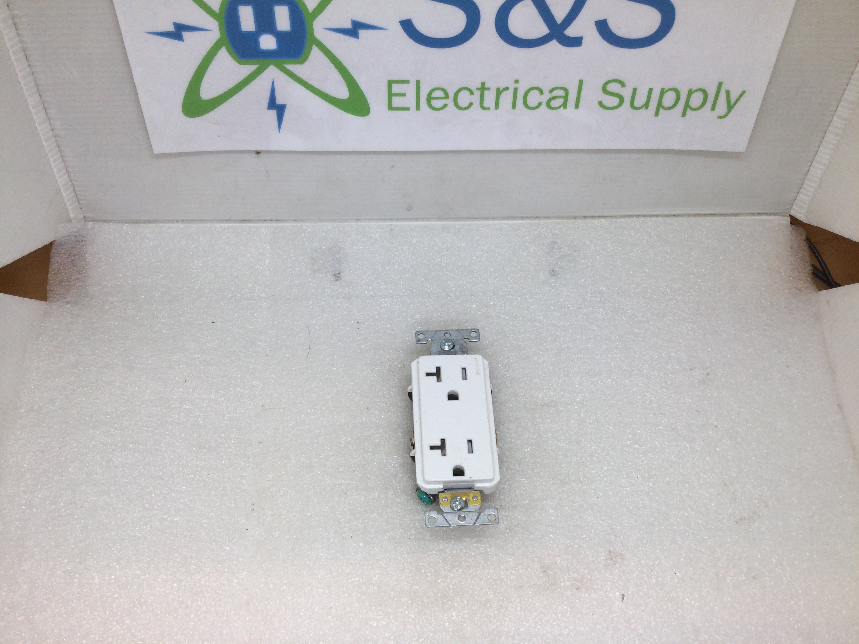 Leviton T5825-W 20A 125V Tamper Resistant Decora Style Duplex Receptac