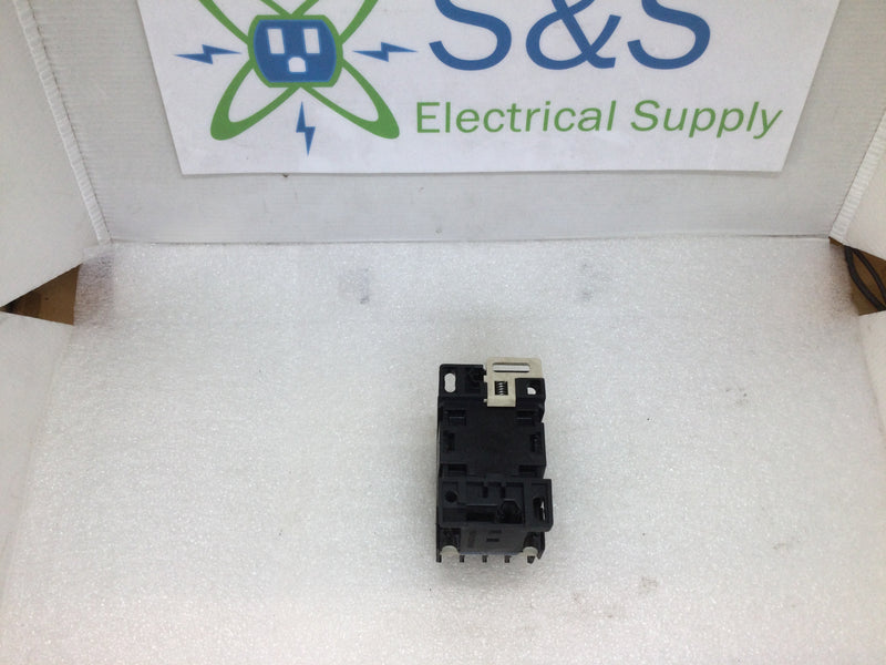 Telemecanique CA2 DN22-22E 10A 24V Coil 60Hz 600VAC Max Din Rail Mount Control Relay