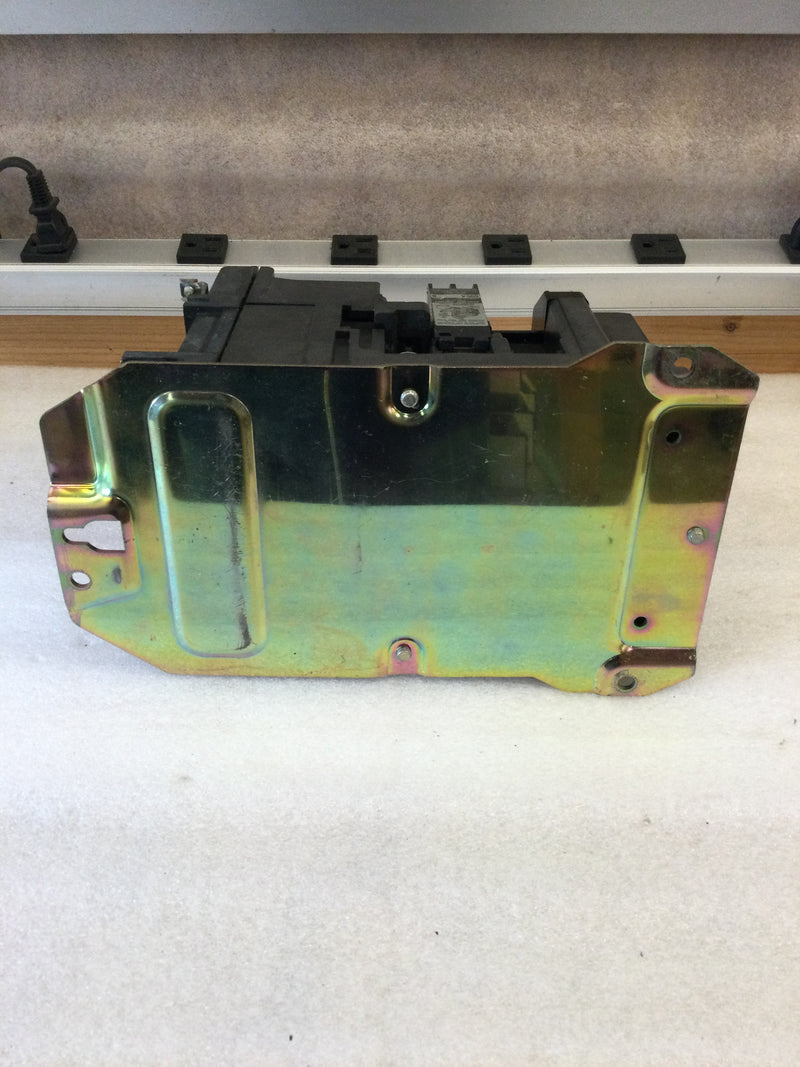 Allen-Bradley 500-D0D930 3-5 Pole 90A Max 600VAC Cont. Max 25HP @ 200V 30HP @ 230V 50HP @ 460-575V Size 3 Contactor Starter