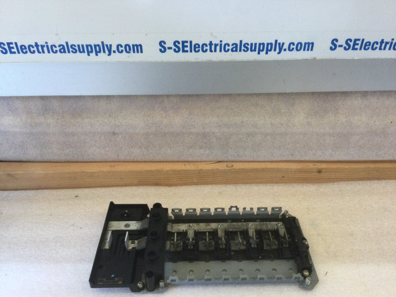 General Electric TM1620 16 Circuit 200A Main Breaker Type THQP Load Center Interior