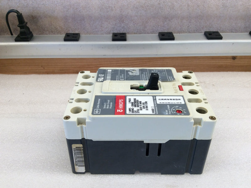 Eaton/Cutler-Hammer  HMCPS007C0C  W/ Aux. Switch 600VAC  7A 3 Pole Circuit Breaker