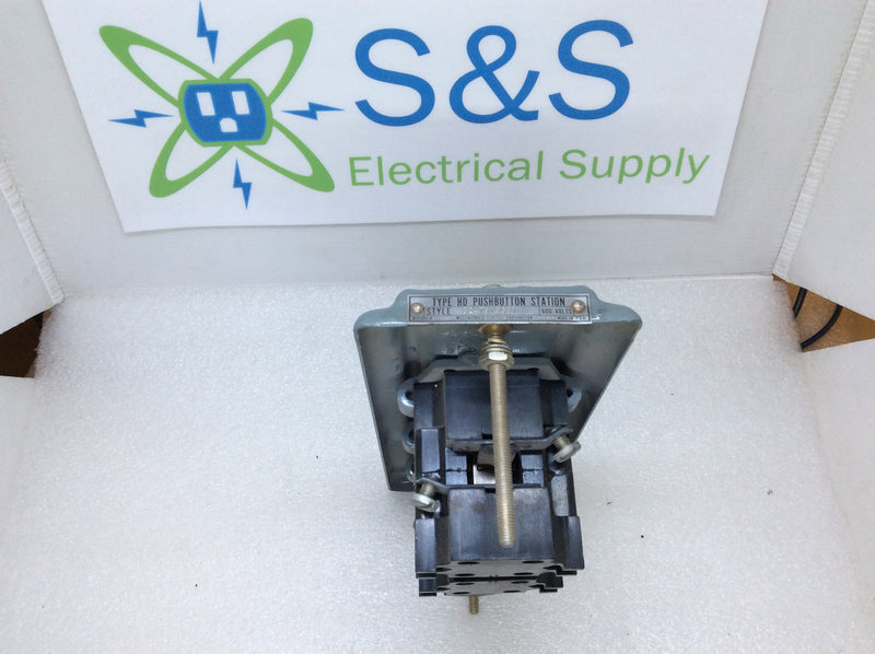 Westinghouse Type HD Push Button Station Style 32A7919G37 600V With Lamp Circuit 440V