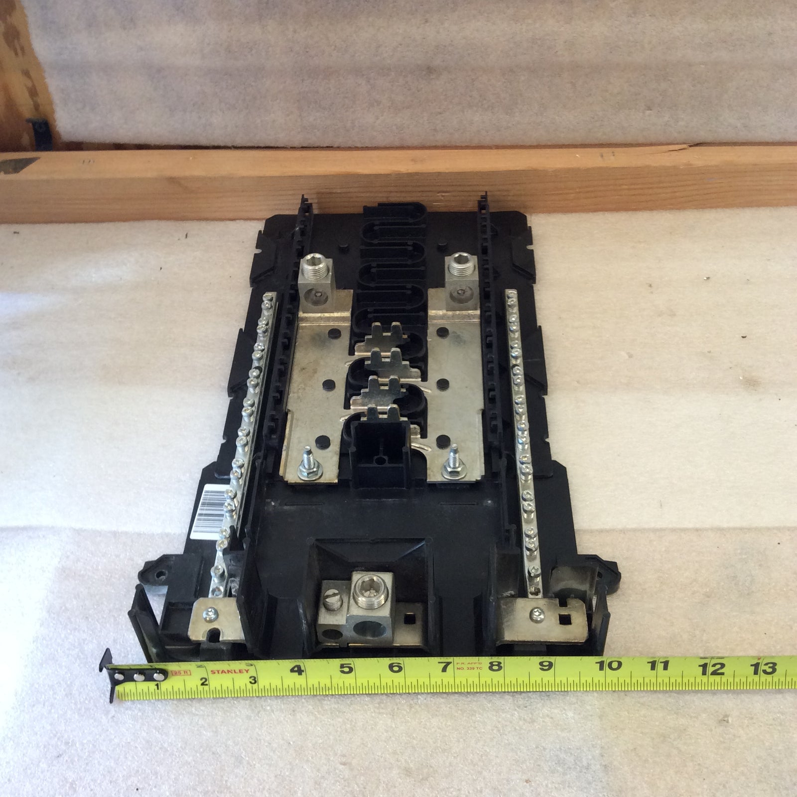 Square D/Homeline HOM816M200PFTRB 200A Main Breaker 8/16 Circuit 120/2