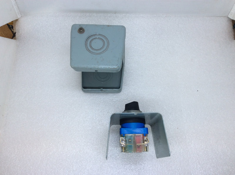 Gould/Rundel Enclosed NO/NC Relay - Switch 600VAC (New Please See Pics)