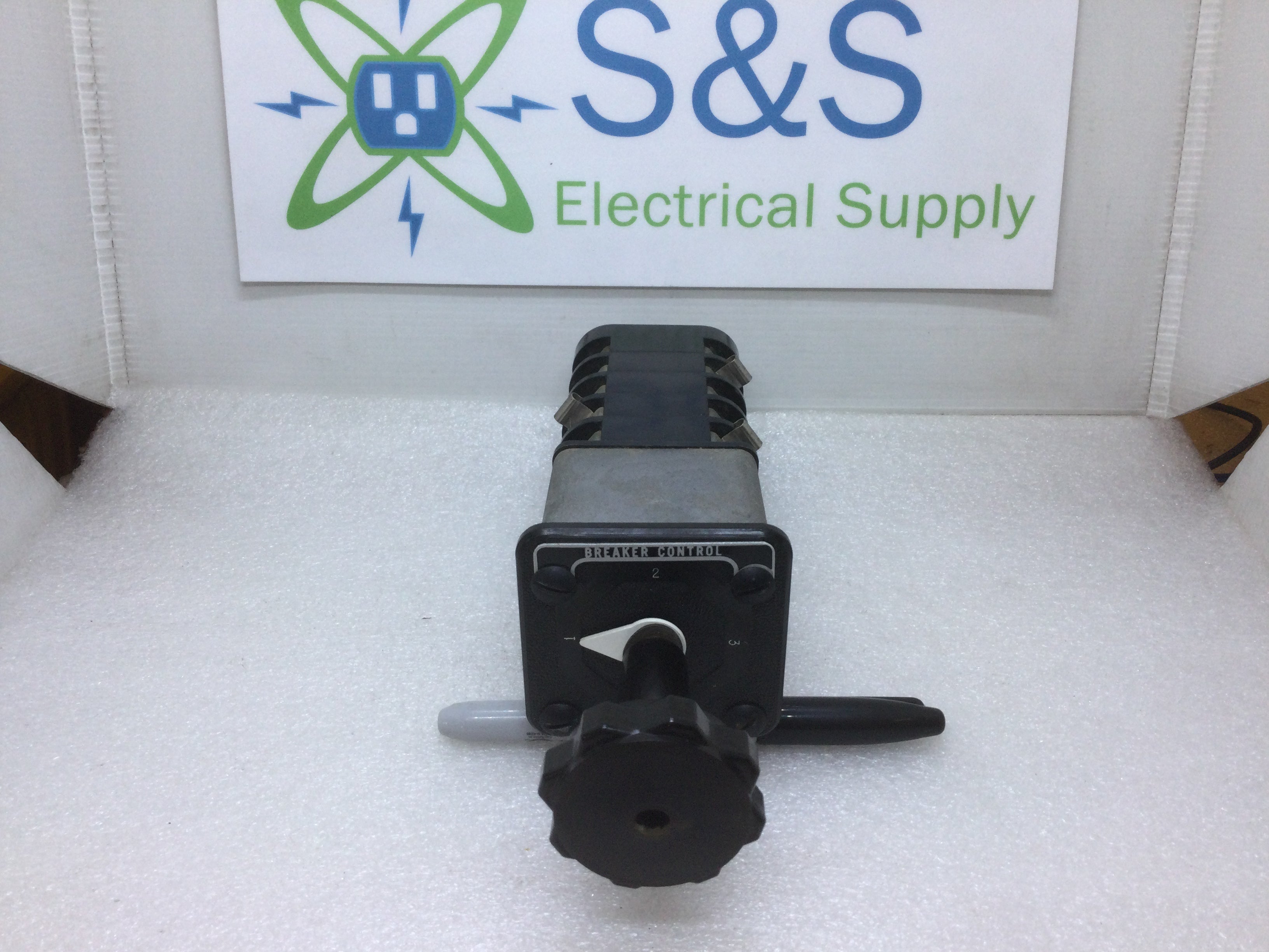 General Electric 10AA010 Type SBM 3 Position Breaker Control Switch