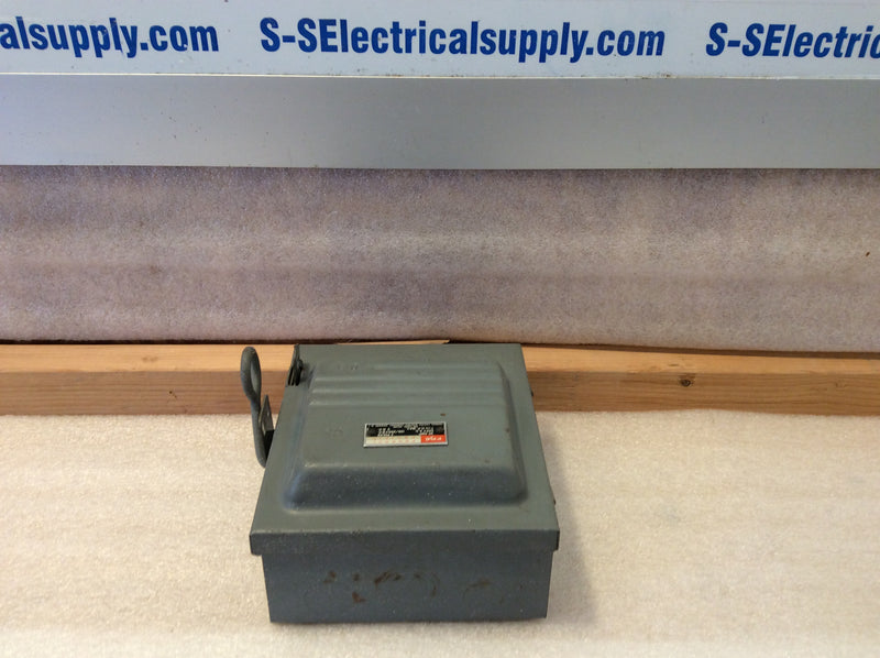 Federal Pacific/FPE 3332SN 3 Pole 30A 240VAC 7.5Hp Fused Safety Switch Disconnect