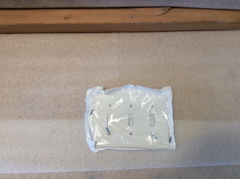 Leviton 88011 White Standard 3-Gang Toggle Type Thermoplastic Wallplate (New: Open Box)