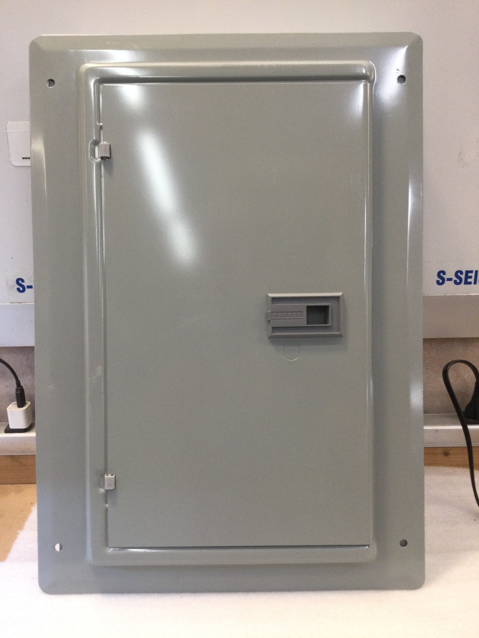 Murray LC120DC: 20 Circuit, 100A, Convertible Type Cover, 120/277VAC,