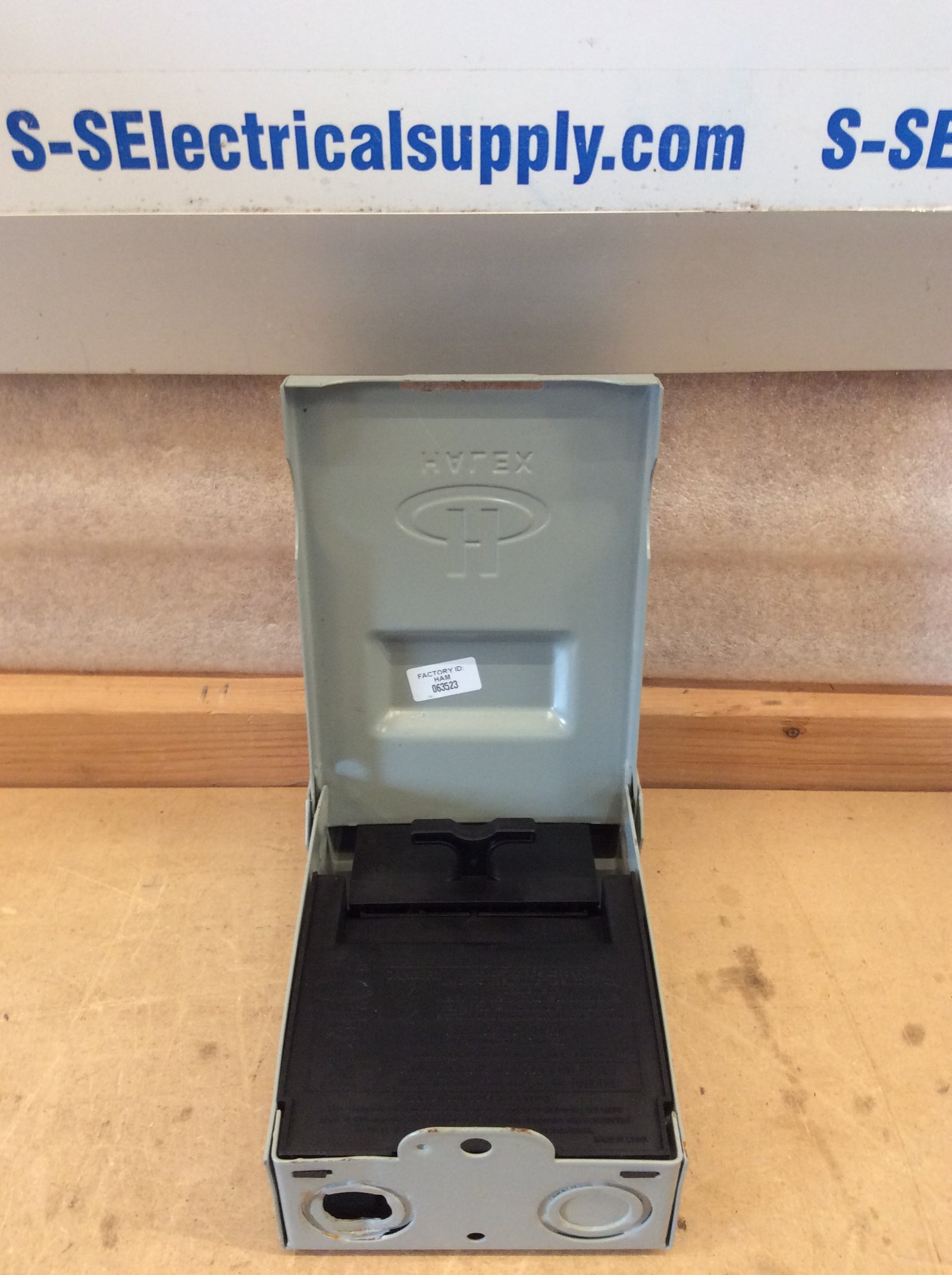 Halex HNF60R 60A 120/240VAC NonFused AC Pull Out Disconnect