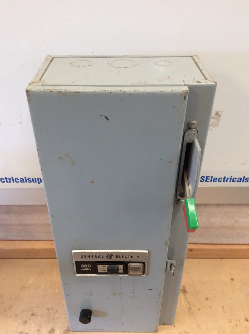 General Electric 300-Line Control CR308D100AYA53 3 Phase 30A 600VAC Type TEC Non-Fused Motor Control