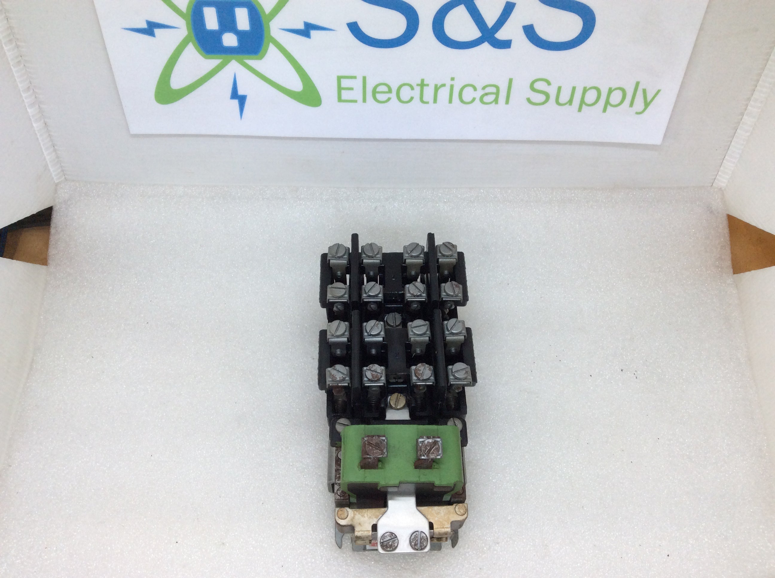 General Electric CR2810A14AG 10A 600VAC Max 8 Pole Machine Tool Relay